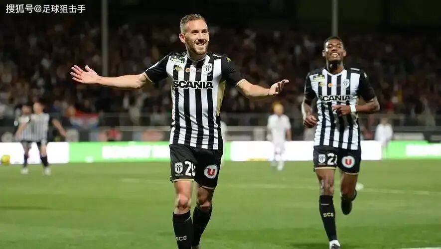 九游官网直接进入转会期欧联焦点战；里昂遗憾出局；引发热议；赛季目标并未改变的简单介绍